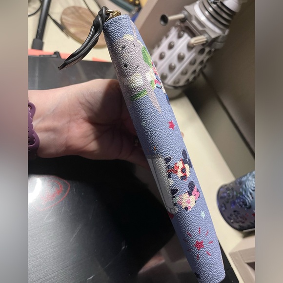 Dooney and Bourke Disney Hipster Mickey and Minnie Mouse wristlet wallet NWOT - Picture 6 of 7